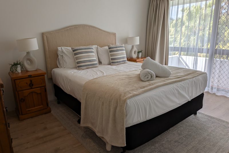 Queen master ensuite family apartment Noosa Heads