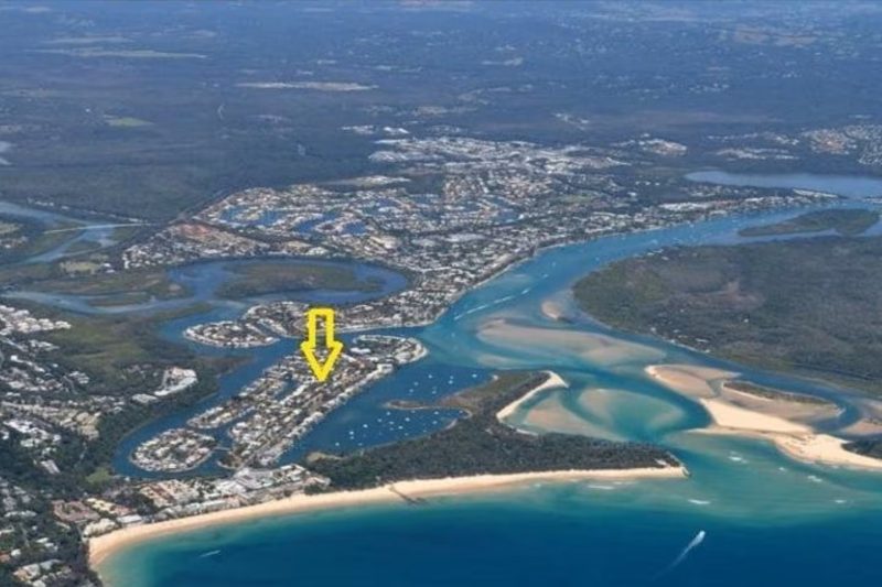 Noosa Heads apartment location near Hastings Street