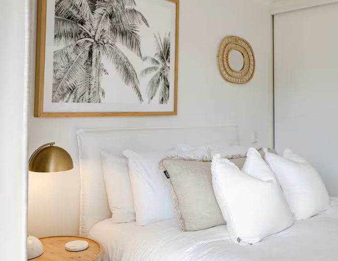 Queen bedroom in couples apartment Noosa Heads