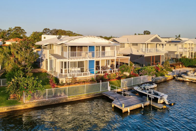 Luxury Noosa River holiday accommodation duplex exterior