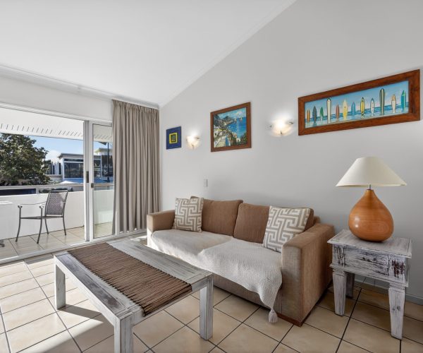 Lounge to balcony
