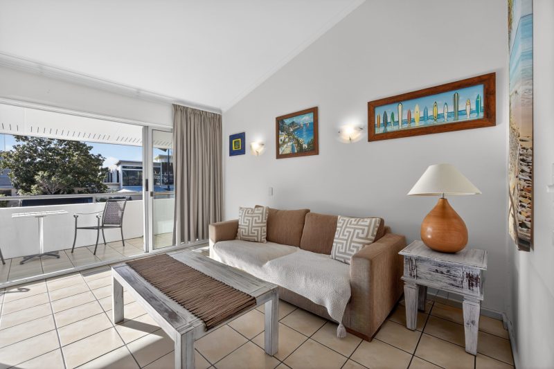 Lounge to balcony