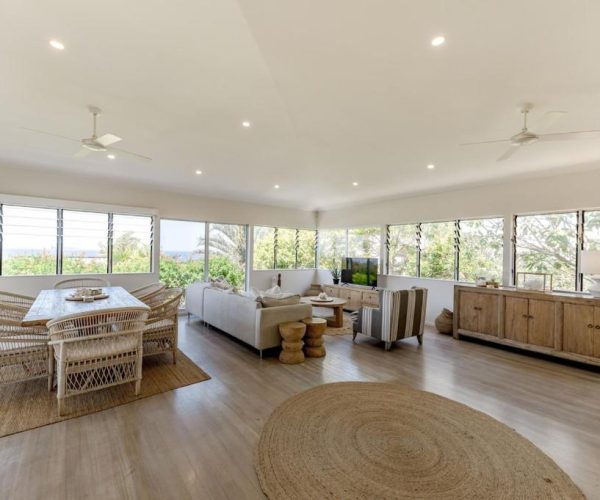 Sunshine Beach holiday house Noosa sleeps 6 with ocean views