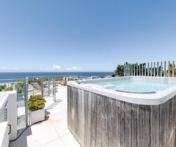 Penthouse apartment Sunshine Beach with rooftop magnesium plunge pool