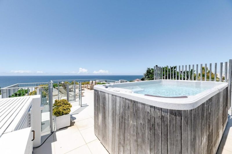 Penthouse apartment Sunshine Beach with rooftop magnesium plunge pool